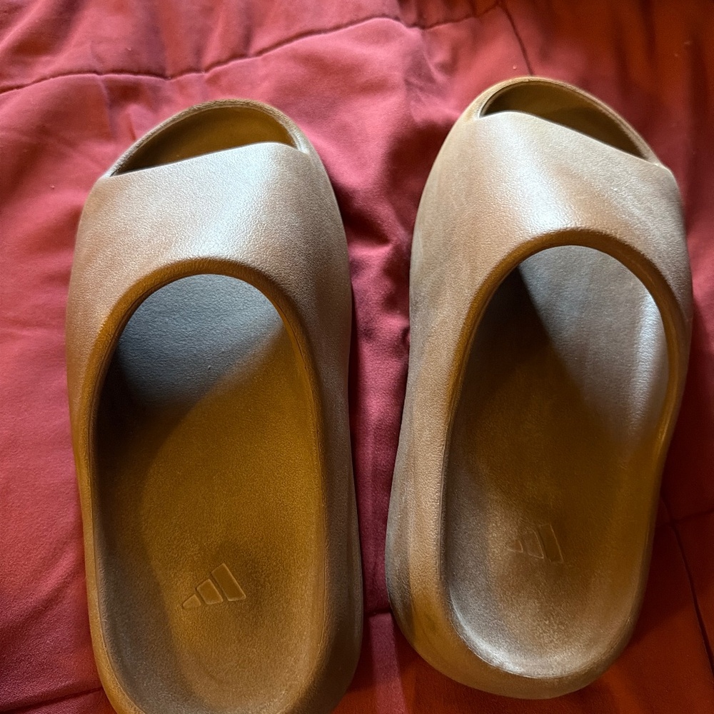 Yeeyz slides